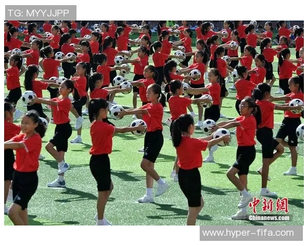 足球操热潮席卷全国各地学校积极推广足球操活动提升学生身体素质